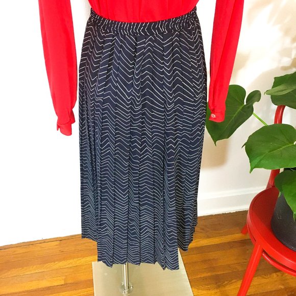 VTG 80's Navy Wave Skirt - Picture 8 of 11